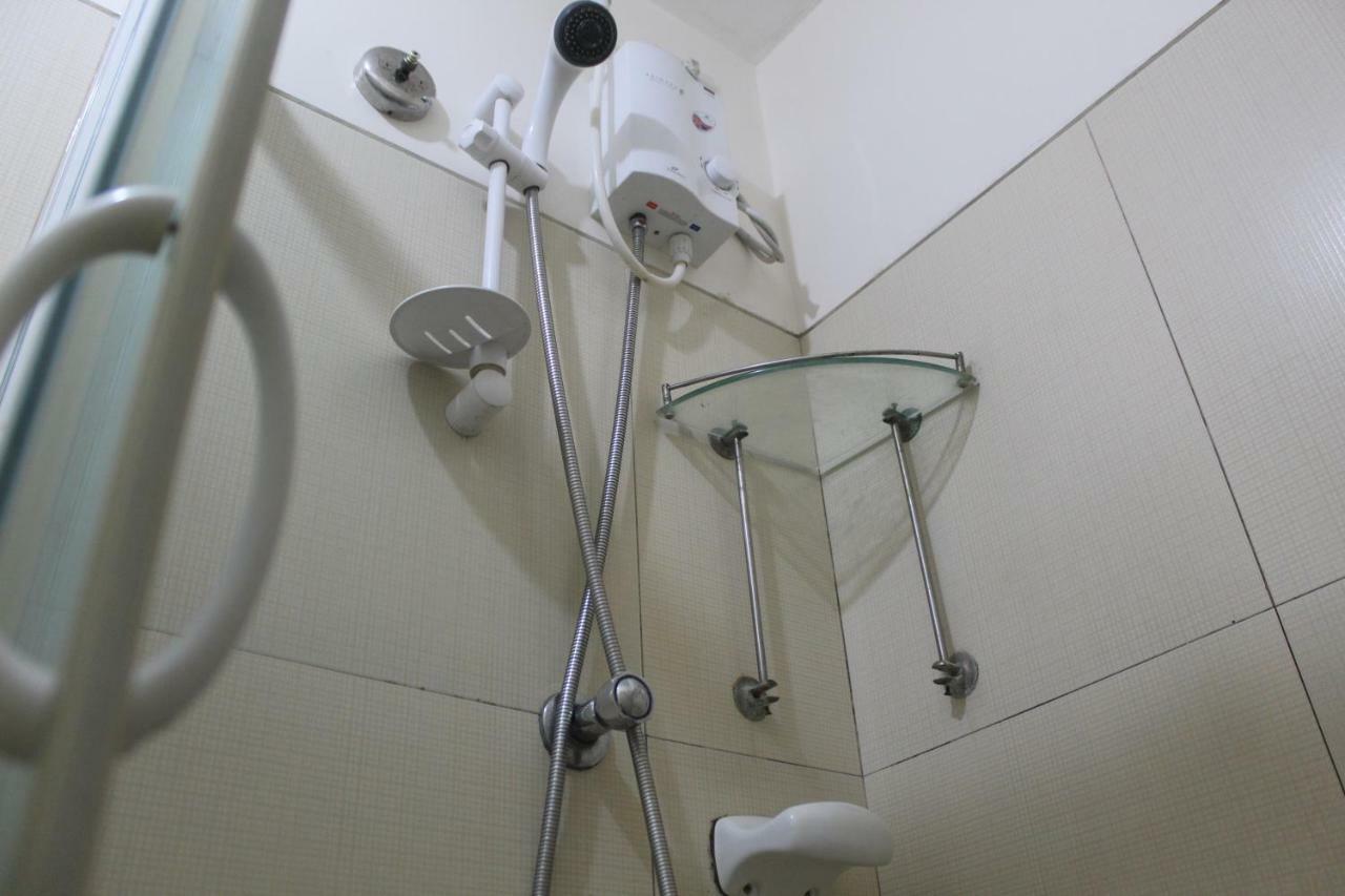 Chateau Elysee A3 Near Airport Wifi Kitchen Paranaque City Экстерьер фото